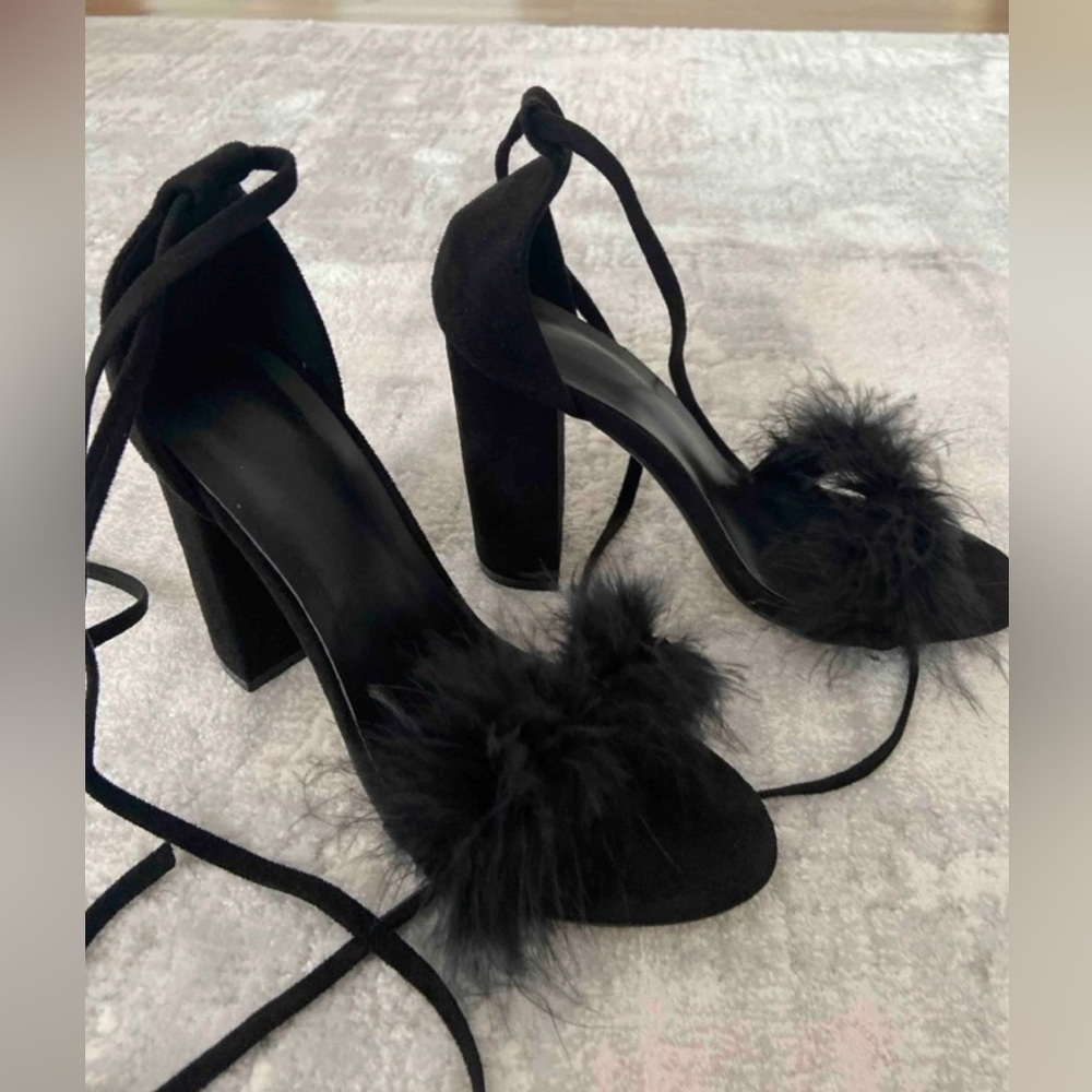 MINIMALIST FEATHER STRAPPY HEELS - Picture 6 of 8